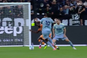 尤文丟球！阿季奇傳球被斷！蘇萊馬納連續虛晃抽射遠角破門！