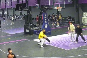 郭艾倫被問怎么保持發(fā)色的：妹保持住啊！都掉色了，一會買洗發(fā)水