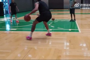 醫(yī)學(xué)奇跡啊簡直！塔圖姆四個月前跟腱撕裂，現(xiàn)在已經(jīng)開始練球了