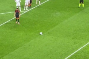 送給門將！最近的勺子點球都罰不進啊