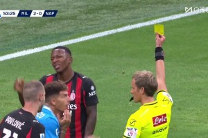 米蘭十人作戰！埃斯圖皮尼安送紅點套餐！德布勞內點射破門！