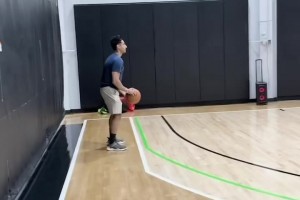 把惡漢屬性帶入太陽！狄龍連訓練都展示出超強硬肢體對抗！