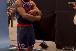 看著又壯了！萊昂納德媒體日的定妝照！希望新賽季保持健康~