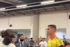 不是很熟？坎特從C羅旁邊經過，沒有互動