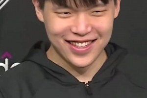 與隊友相處的秘訣？楊瀚森：對他們笑伸手不打笑臉人