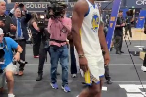 加起來一百多歲了！庫里+追夢+巴特勒媒體日同框合影