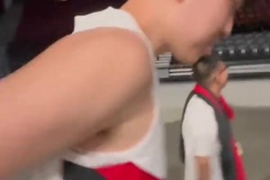 重型后衛(wèi)的壓迫感！06年剛增重的科比，看著真壯實啊！