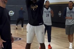 錫安現在真是瘦成一道閃電了，新賽季突破時還有沖擊力么？