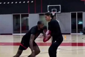 依然是進攻大殺器！KD火箭訓(xùn)練營第一天集錦！無死角的投射！