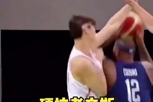 王哲林硬剛考辛斯對比易建聯(lián)硬剛加索爾，誰的力量更強(qiáng)？