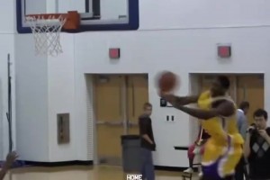 這身體天賦是真明顯啊！恩比德初到美國時(shí)的打球視頻！