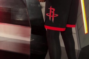 嘖嘖嘖，性感黑絲！杜蘭特這纖細小腿實在迷人啊