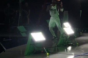 人球合一！歐文連拍個定妝照都要秀下運球