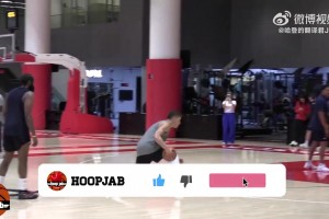 登哥的狀態(tài)很輕松！哈登今日和博格丹一起加練三分