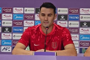 對比國內裁判就是碾壓！徐正源賽后握手致謝本場裁判