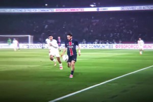 無邊落木蕭蕭下！K77同樣是個左右腳均衡的盤帶大師！