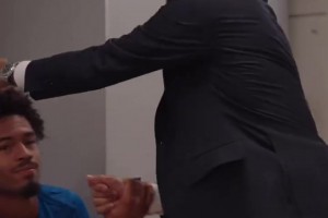 巴黎殘陣2-1逆轉巴薩！納賽爾走進更衣室祝賀巴黎眾將