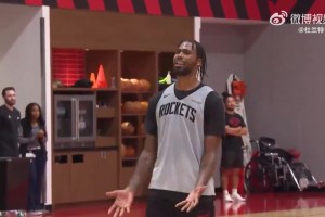 杜蘭特在火箭呆的真開心啊！一旁伊森這舞蹈，看著像練過的