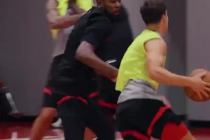 新賽季能頂控衛(wèi)不？火箭探花謝潑德可以啊，都能單吃KD了~