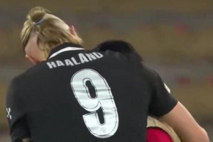 比C羅當(dāng)年還高！2.01米奧努阿楚逆天倒鉤，這腿也太長啦