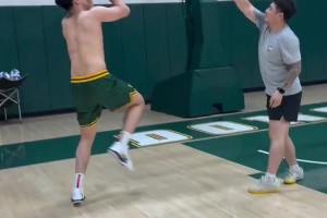 這動作像誰？中國男籃旅美小將王俊杰曬出最新訓練視頻~