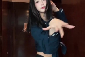 @林葳？卓識身穿短裙黑絲尬舞：敢跟別的女人說話我就扇死你~