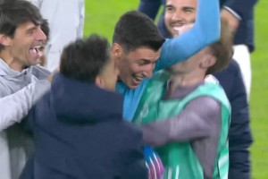 歷史第一人！里爾門將一個點球撲出3次，賽后全隊找他慶祝