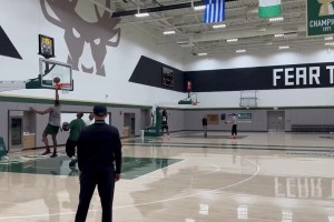 雄鹿隊內訓練，庫茲馬這個狀態太離譜了吧？連續投籃都短了！