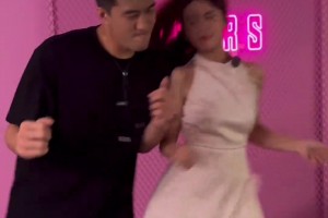 貼面對抗？郭艾倫和女主播跳舞： 到底用哪發(fā)力啊 感覺最后一下才發(fā)上力