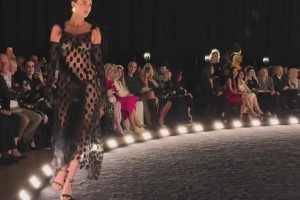 肯豆這裙子也太性感了吧！布克現在估計在家拍大腿了！