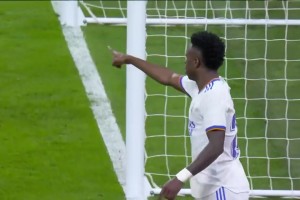 真“圖勞組合”！意大利男排隊(duì)員做國(guó)米鋒線組合標(biāo)志慶祝動(dòng)作