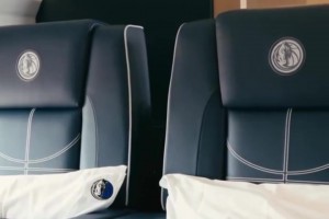 新賽季新氣象啊！獨行俠專機新裝潢，歐文濃眉克萊都驚了~