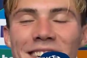 霍伊倫：我在曼聯(lián)曾和許多好球員一起踢過球，但德布勞內(nèi)是天才！