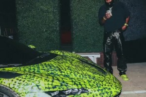 熟悉的味道！哈登球鞋同款配色法拉利現身《首發五虎》首映禮