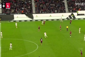 這射術(shù)太強了！迪亞斯做球，凱恩遠射貼地斬直入左下死角