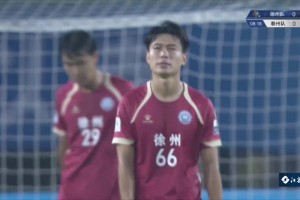 徐州隊還了一個冷箭，球偏出球門