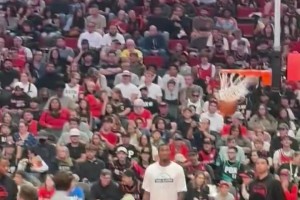 灑灑水啦！楊瀚森在球迷日三分訓(xùn)練，穩(wěn)穩(wěn)命中！