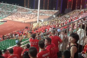 打起來了！廣西平果和重慶銅梁龍球迷爆發沖突