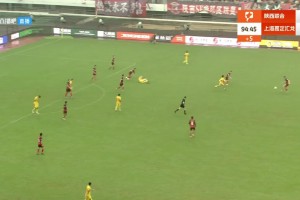 中甲賽場(chǎng)，陜西隊(duì)外援打出貝克漢姆式吊射