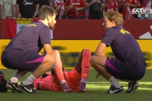 疑似出現(xiàn)受傷情況！賽后拉什福德痛苦坐地上！