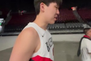 第一次穿球衣進開拓者主場啥感覺？楊瀚森：挺涼快的