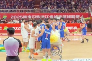 青島男籃趙嘉義參加微博頒獎，回家后被主教練各種“盤問”！