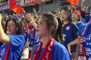 江西表妹！贛超上的美女球迷跳舞助威