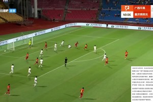 送醫后查出存在截癱風險！中甲外援遭銅梁龍球員犯規撞到LED屏