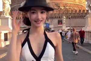 穿著長裙轉圈！美女主播金佳悅的轉場視頻：能不能敲響你的心門~