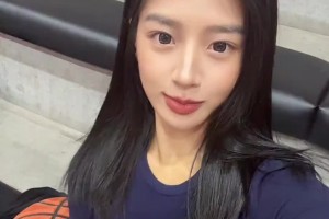 有·東西！李添榮未婚妻曬自己單手抓球：19cm巨掌