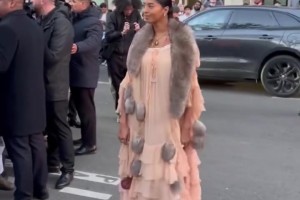 落落大方美麗自信！科比大女兒娜娜參加時裝周活動 越來越漂亮了