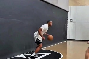 楊毅：威少在湖人時已失去了以往的沖勁 看到此時的他 我心里就特難受