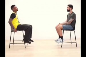 張明池現在混的有點慘啊，野球場上胖了一圈，展示空籃不進