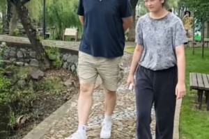 高人觀光團(tuán)！姚明一家國慶節(jié)現(xiàn)身蘇州游玩 女兒已近2米~
